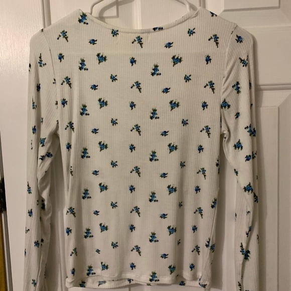 White flower tee - Picture 2 of 2